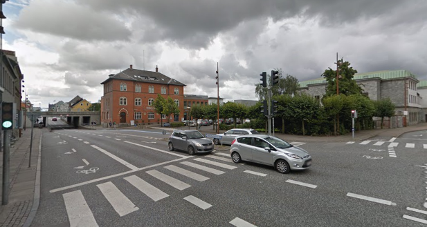 To rumænske mænd brød ind i hus og overfaldt og røvede to kvinder med jernrør og økse
