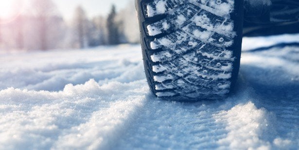 Påkørte en 17-årig pige: Slæbte hende 500 meter efter bilen og kørte videre – nu har bilisten fået dom og er idømt en bøde på 2.500 kroner