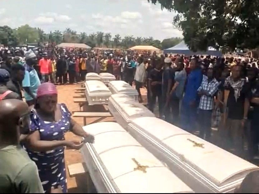 Medens Isam B synger så smukt om islam, myrder hans trosfæller ude i verden løs på kristne – i juni i et stort blodbad i Nigeria