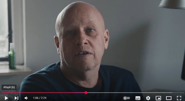 Er det i orden bare at tage de penge, man synes, man er berettiget til, og stikke af med kassen? Uanset svaret, var det hvad kunstneren Jens Haaning gjorde